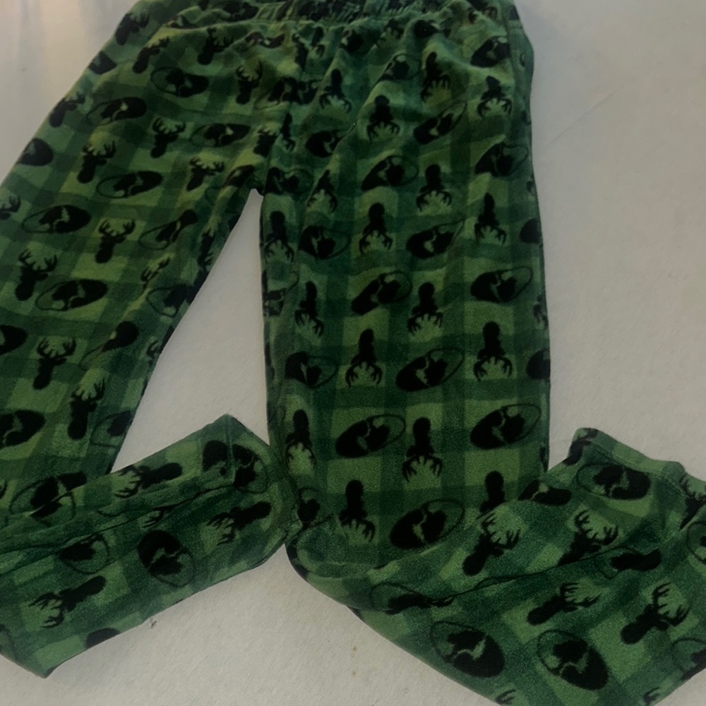 Unisex Mossy Oak Green and Black Pajama Bottoms with Bold Pattern.